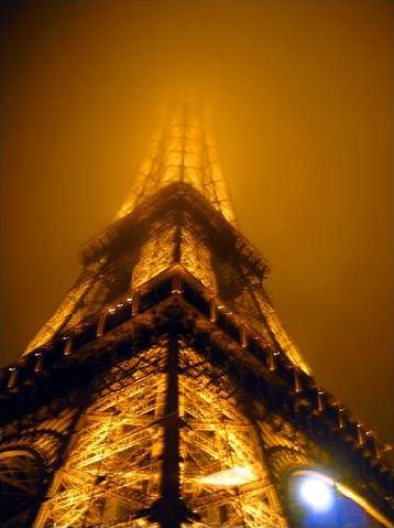 eiffel_fog.jpg